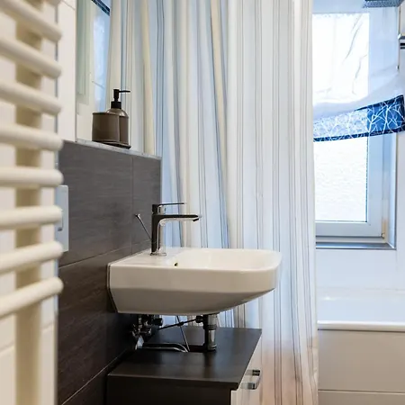 Moderne 4 Vollausgestattet Und Moebliert Guest house